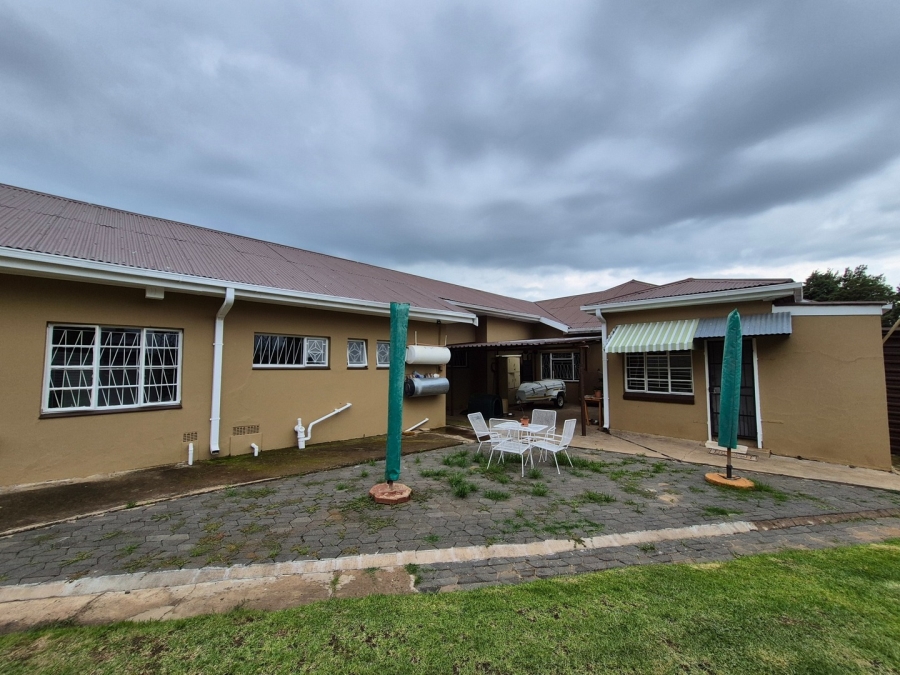 6 Bedroom Property for Sale in Dewetsdorp Free State